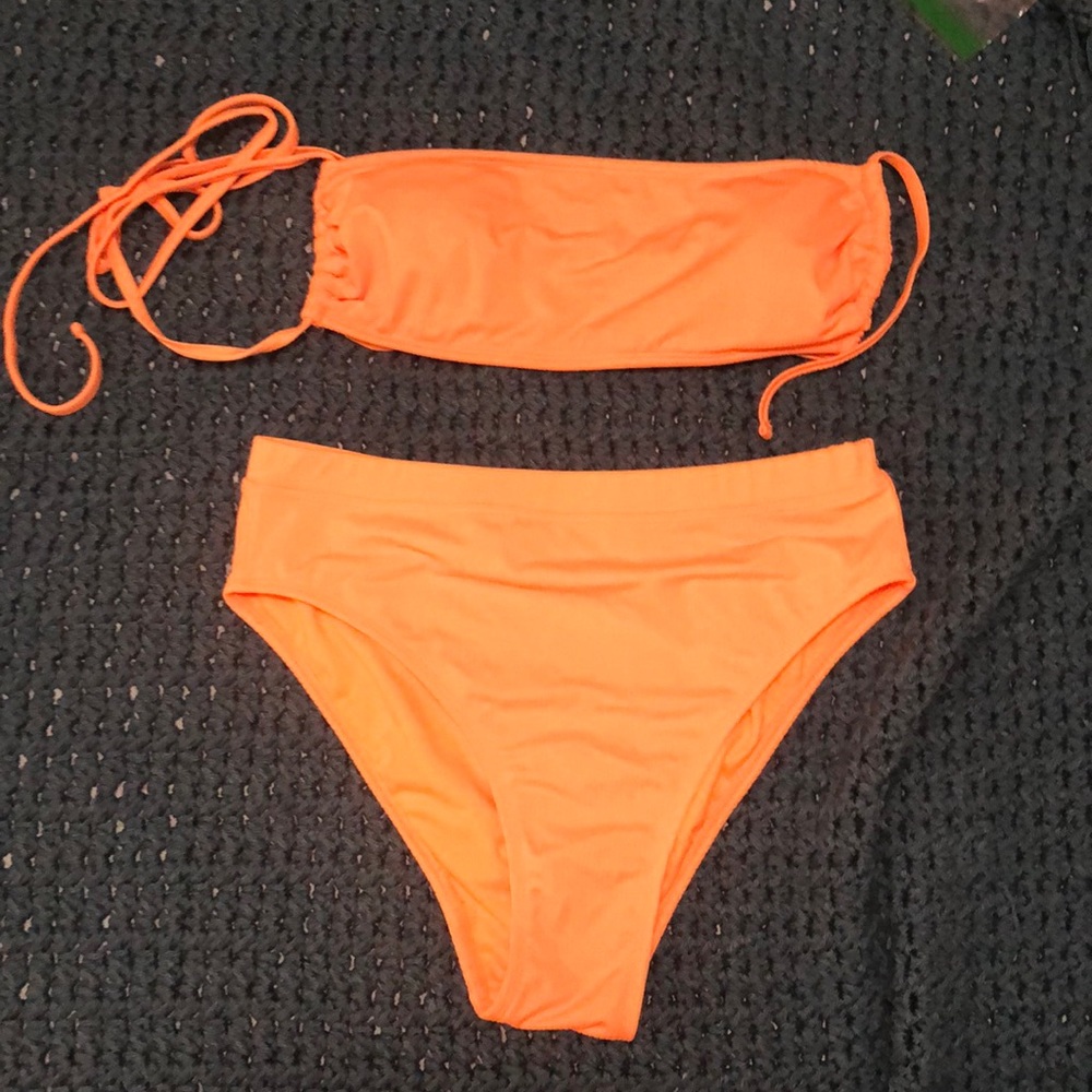 Neon orange bikini 🧡